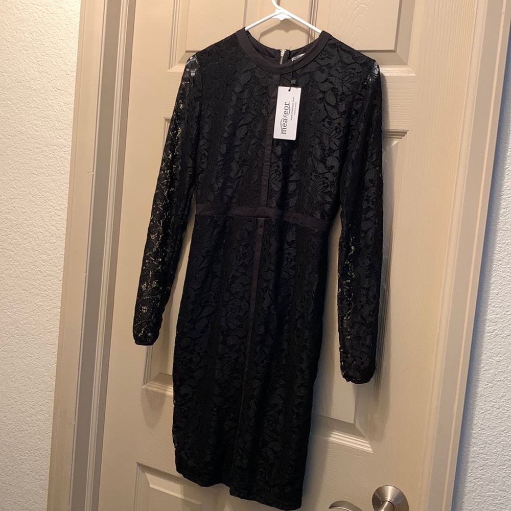 BLACK LONG SLEEVE LACE STYLE DRESS SIZE SMALL